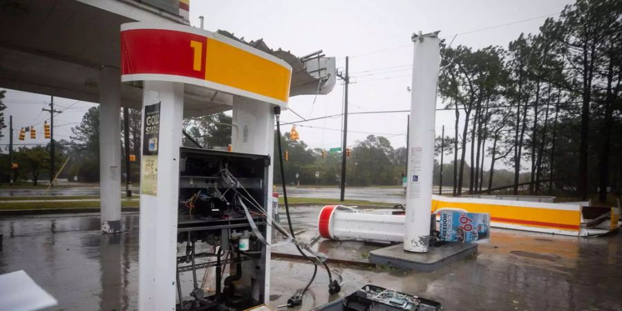 Eine durch den Sturm zerstörte Tankstelle in Wilmington, North Carolina.