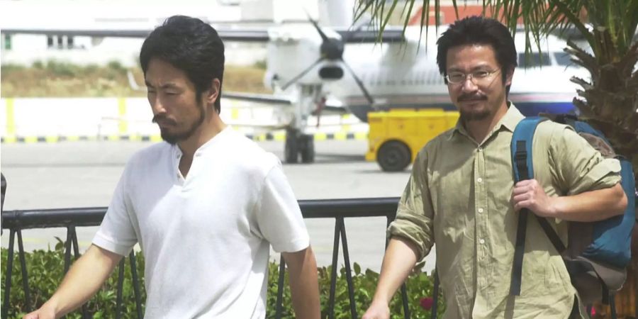 Zwei freigelassene Geiseln: Jumpei Yasuda (links) und Nobutaka Watanabe (rechts) im Amman.