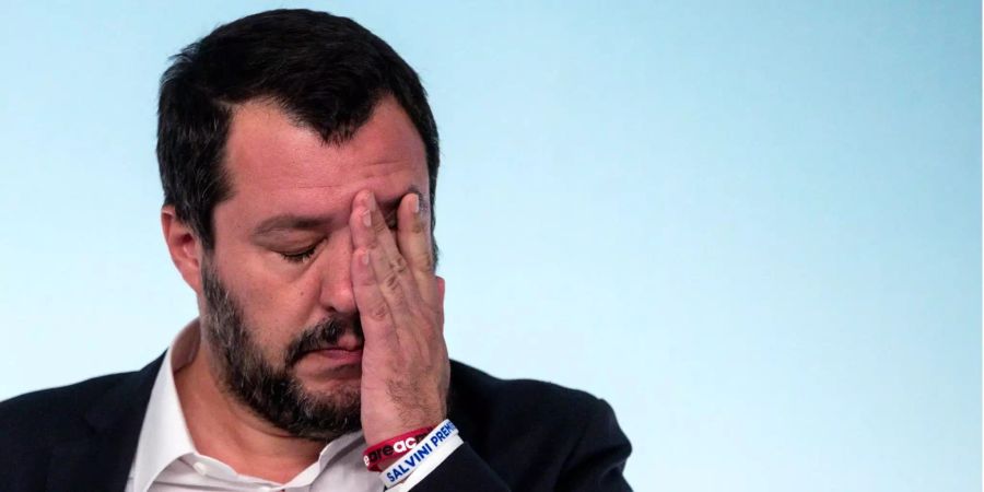 Matteo Salvini, Innenminister von Italien, gestikuliert während einer Pressekonferenz im Palazzo Chigi.