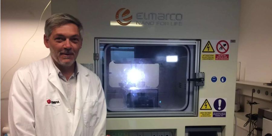 Zwar arbeitet der Forscher Giuseppino Fortunato und sein Team schon mit Prototypen. Marktfähig werden die Produkte (bsp. Shirt mit Salben, Stirnbänder mit Antibiotikum, Pflaster mit Schmerzmitteln usw.) aber erst in zwei bis zehn Jahren.