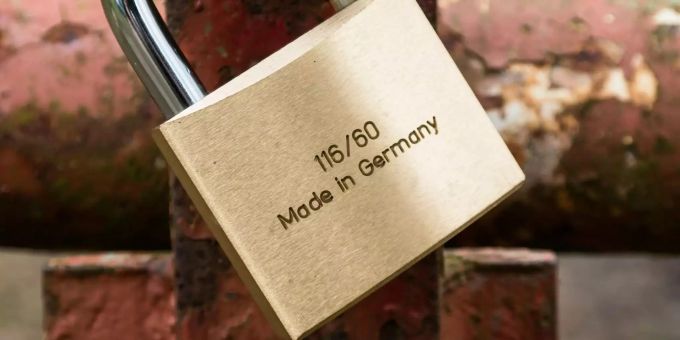 Ein Schloss mit der Aufschrift «Made in Germany». Ein Schloss mit der Aufschrift «Made in Germany».