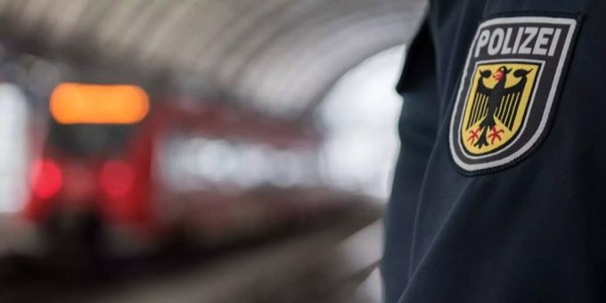 Ein international gesuchter Russe ist in Basel in einem Fernzug verhaftet worden. (Symbolbild) Bundespolizei