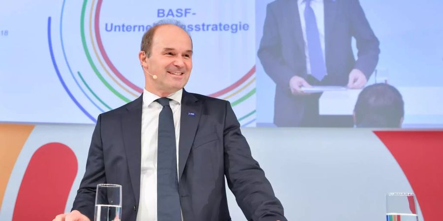 Martin Brudermüller an einer Pressekonferenz.