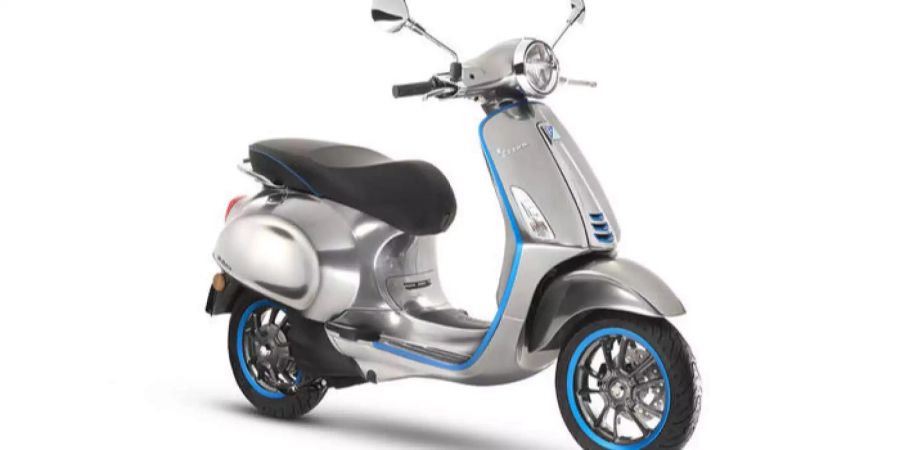 Die Vespa Elettrica fährt mit Strom und kommt 100 Kilometer weit.