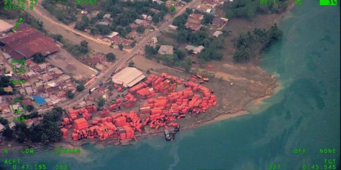 Die Küste der Insel Sulawesi nach dem mächtigen Erdbeben und dem ausgelösten Tsunami. Die Küste der Insel Sulawesi nach dem mächtigen Erdbeben und dem ausgelösten Tsunami.