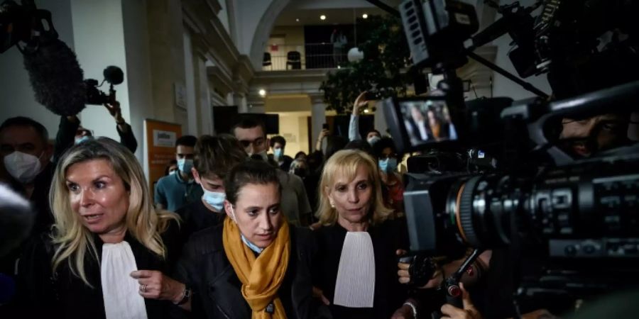 Valérie Bacot (M.) nach dem Urteil