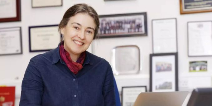 Clare Grey erhält den mit einer Million Euro dotierten Körber-Preis für die Europäische Wissenschaft 2021. Foto: Gabriella Bocchetti/University of Cambridge/dpa Clare Grey erhält den mit einer Million Euro dotierten Körber-Preis für die Europäische Wissenschaft 2021. Foto: Gabriella Bocchetti/University of Cambridge/dpa