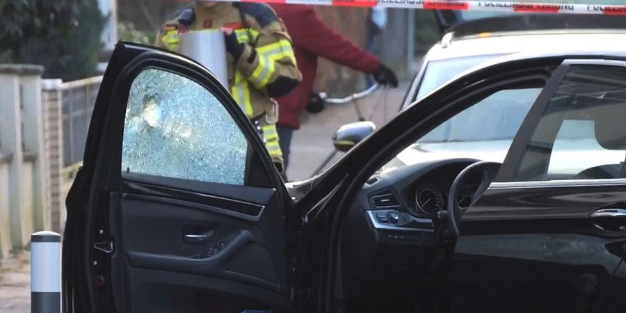 Das Auto der Frau steht nach der Tat am Strassenrand.