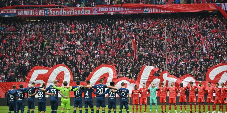 Vor den Bundesligaspielen gab es eine Gedenkminute für die Erdbebenopfer in der Türkei und Syrien.