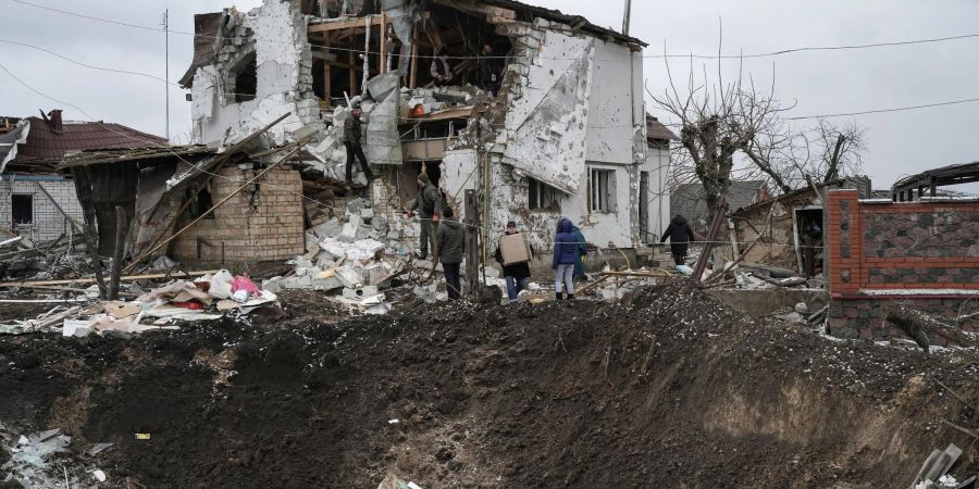 Ein Raketenangriff hat ein Haus im ukrainischen Hlewacha komplett zerstört.