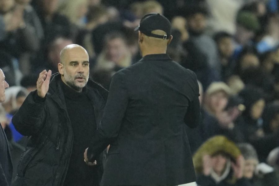 Pep Guardiola und Vincent Kompany begrüssen sich vor dem FA-Cup-Spiel.