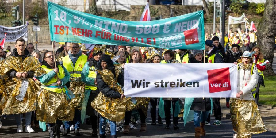 Verdi ruft zu Streiks auch in vielen nordrhein-westfälischen Städten im Gesundheitswesen auf.