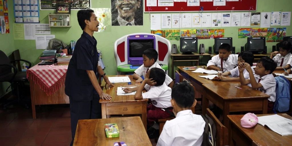 Indonesia mulai sekolah jam 5.30 pagi – orang tua sangat marah