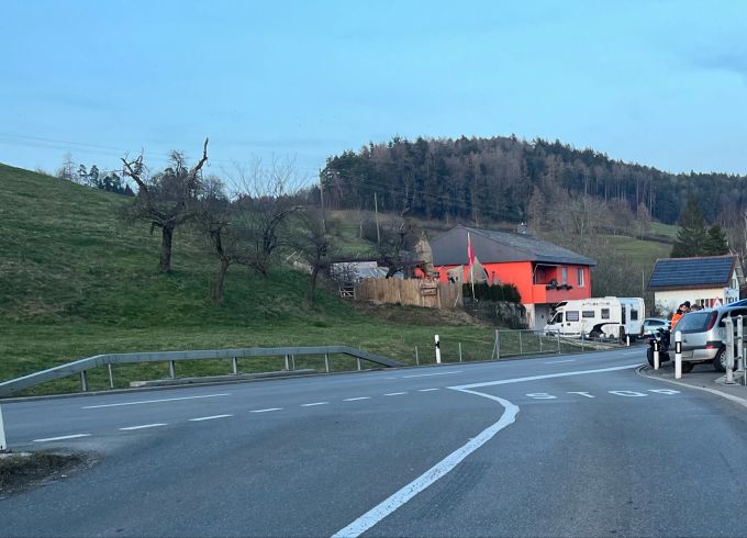 Unfallstelle Jonschwilerstrasse in Oberuzwil Unfallstelle Jonschwilerstrasse in Oberuzwil