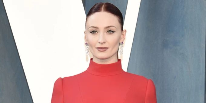 Sophie Turner Zeigt Ihren Babybauch In Roter Traumrobe | Nau.ch