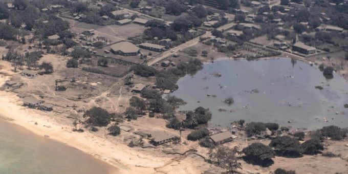 Mit Asche bedecktes Gebiet in Tonga nach dem Vulkanausbruch. Tonga Vulkanausbruch