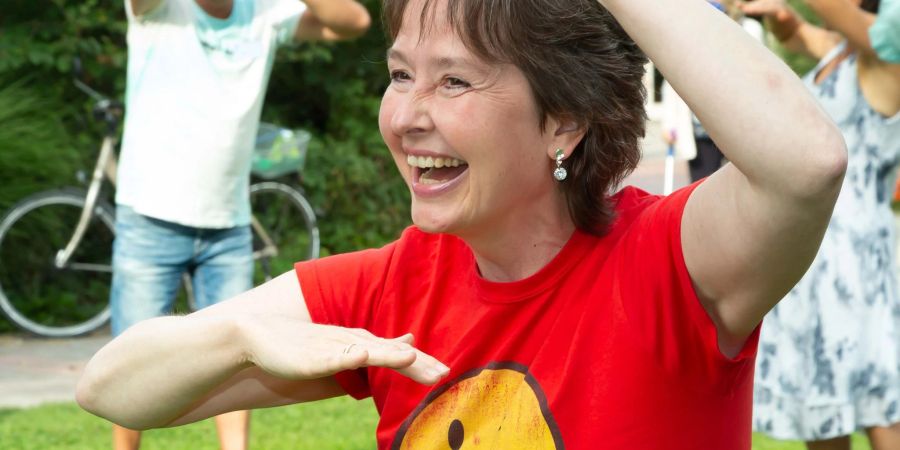 Inge Fechter arbeitet als zertifizierte Lachyoga-Trainerin in Rosenheim.