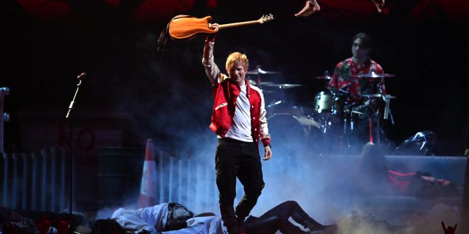Ed Sheeran an den Brit Awards 2022. ed sheeran