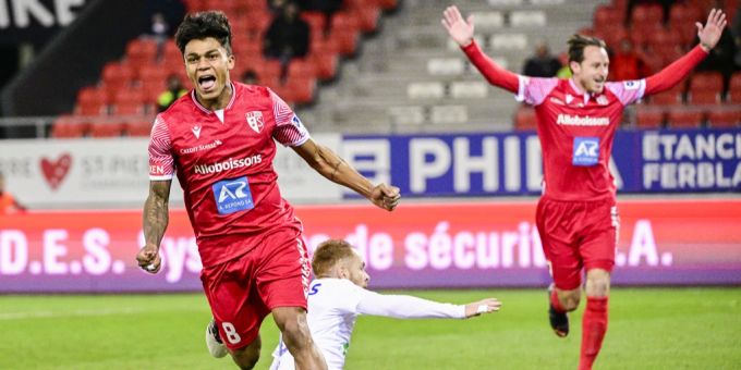 Baltazar (v) bejubelt einen Treffer für den FC Sion. FC Sion