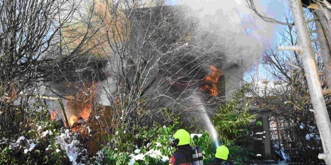 Der entstandene Sachschaden beträgt mehrere Hunderttausend Franken. Brand