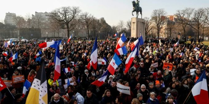 Protest gegen Impfpass in Paris Protest gegen Impfpass in Paris
