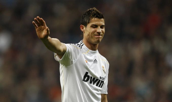 Im Jahr 2009 wechselte Ronaldo von Manchester United zu Real Madrid. Ronaldo