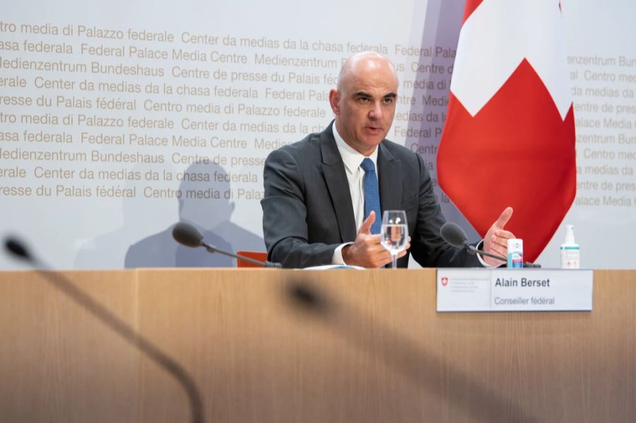 Bundesrat Alain Berset hat weitgehende Lockerungen kommuniziert.