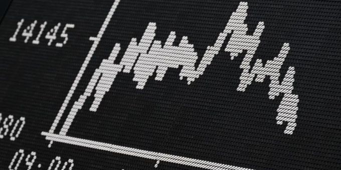 Die Dax-Kurve der Frankfurter Wertpapierbörse stellt fallende Kurse dar. Foto: Arne Dedert/dpa Die Dax-Kurve der Frankfurter Wertpapierbörse stellt fallende Kurse dar. Foto: Arne Dedert/dpa