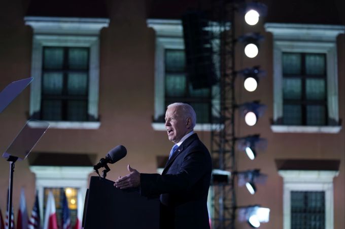 Joe Biden spricht in Warschau am 26. März 2022. Joe Biden Ukraine Krieg
