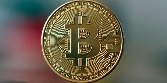 Die älteste und nach Marktwert grösste Digitalwährung: Bitcoin. bitcoin