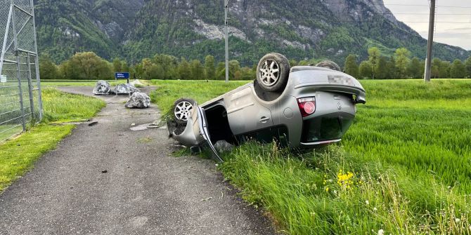 Weite: Auto überschlagen