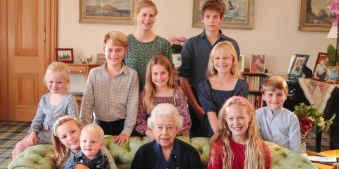 Mit der Queen - Kate und William teilen bisher unbekanntes Foto