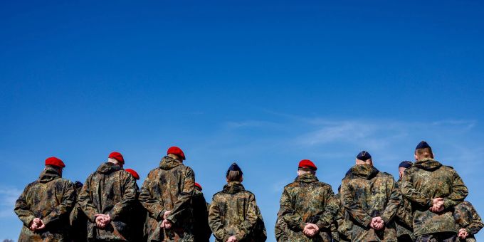 Soldaten der Bundeswehr auf dem Marinestützpunkt Eckernförde in Schleswig-Holstein. Soldaten der Bundeswehr auf dem Marinestützpunkt Eckernförde in Schleswig-Holstein.
