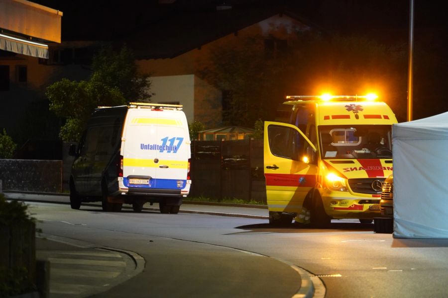 Einsatzkräfte am Unfallort in Schafisheim AG.