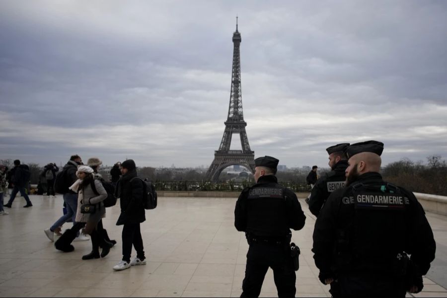 In Paris tötete ein mutmasslicher Islamist am Samstagabend einen 23-jährigen Touristen.