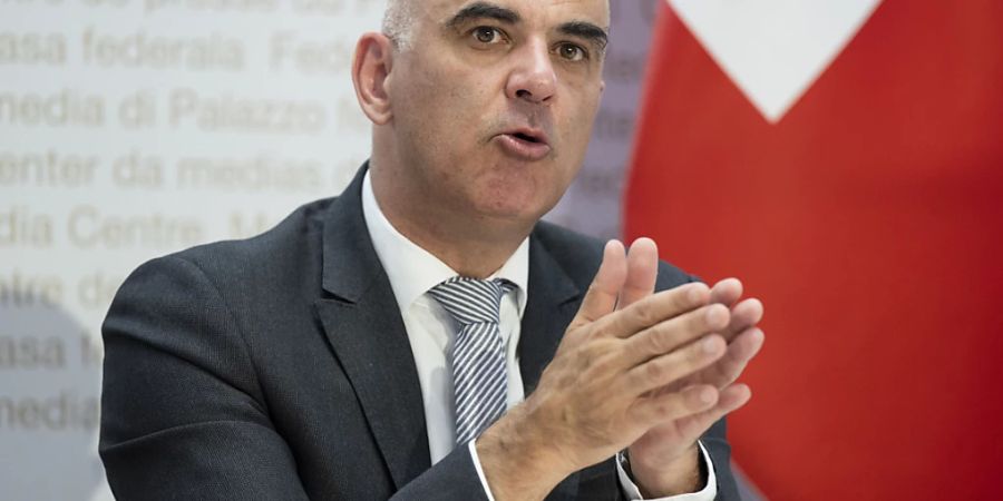 Gesundheitsminister Alain Berset sagte «Le Matin Dimanche», er habe noch «keine Zeit gehabt, um zu schauen», ob er die Krankenkasse wechseln werde. (Archivbild)