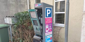 Wettingen: Zahlautomat gesprengt.