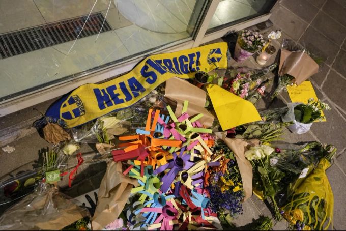 Mit Blumen wird der beiden Opfer des Terroranschlags in Brüssel gedacht. Brüssels