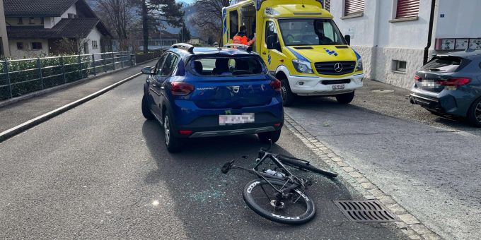 Trübbach SG - Beim Ausparken in Rennvelo geprallt