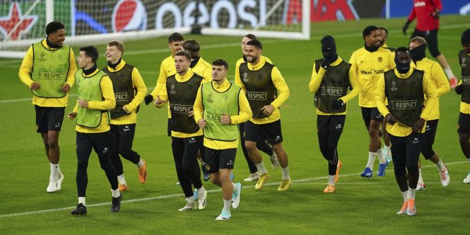 Die Spieler von YB beim Training im Etihad Stadium in Manchester. YB
