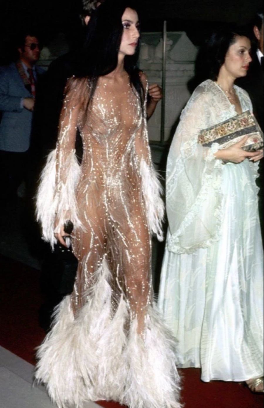 Cher im Jahr 1974 an der Met Gala. Der Auftritt der Sängerin sorgte damals für Aufsehen.