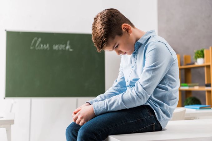 Corona hat sich negativ auf die mentale Gesundheit und die schulischen Leistungen von Kindern ausgewirkt. corona