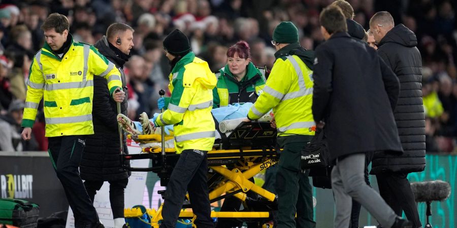 West Hams Torwart Lukasz Fabianski musste beim Spiel in Southampton verletzt raus.