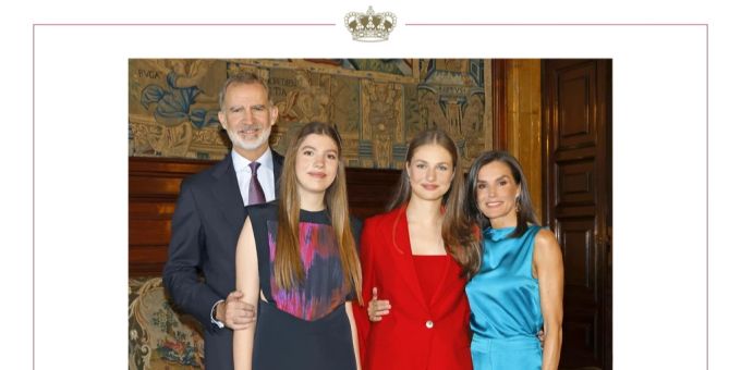 Die spanische Königsfamilie rund um Felipe und Letizia posiert zum Weihnachtsfest. Felipe Letizia