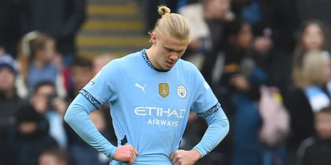 Erling Haaland verschiesst gegen Everton einen Penalty. Manchester City Erling Haaland