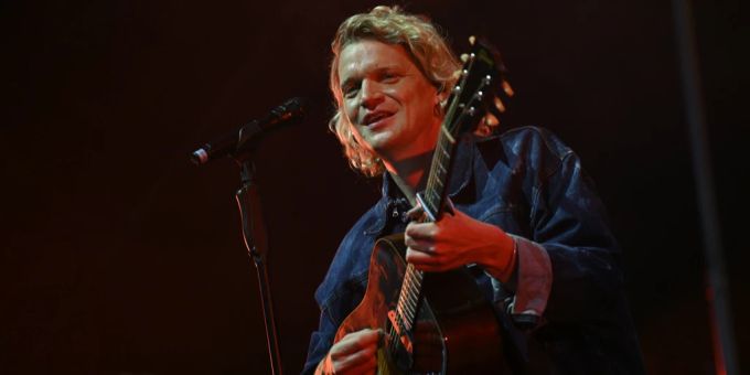 Dabu Bucher von der Mundartband Dabu Fantastic gab seine Beziehung zur «SRF»-Radiomoderatorin Jenni Herren bekannt. (Archivbild) dazu bucher Konzert