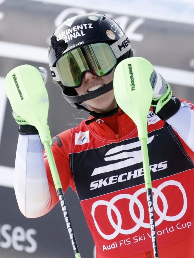 Camille Rast verpasst das Podest knapp, Wendy Holdener holt sich Platz 2. Wendy Holdener Camille Rast