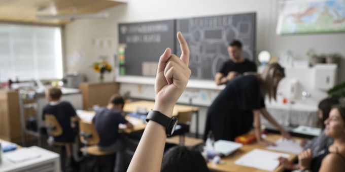 Der Mangel an qualifizierten Lehrpersonen betrifft auch den Kanton Zürich. Kanton Zürich Schule