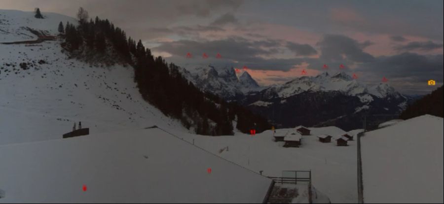 Präsentierte sich zu Sonnenaufgang auch im weissen Winterkleid. Die Mägisalp (1705 m ü. M.) auf dem Hasliberg BE.