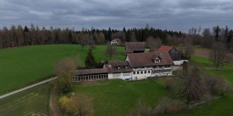 Polizei rückt aus - Besetzer nehmen Gasthof von Dolder-Milliardär ein
